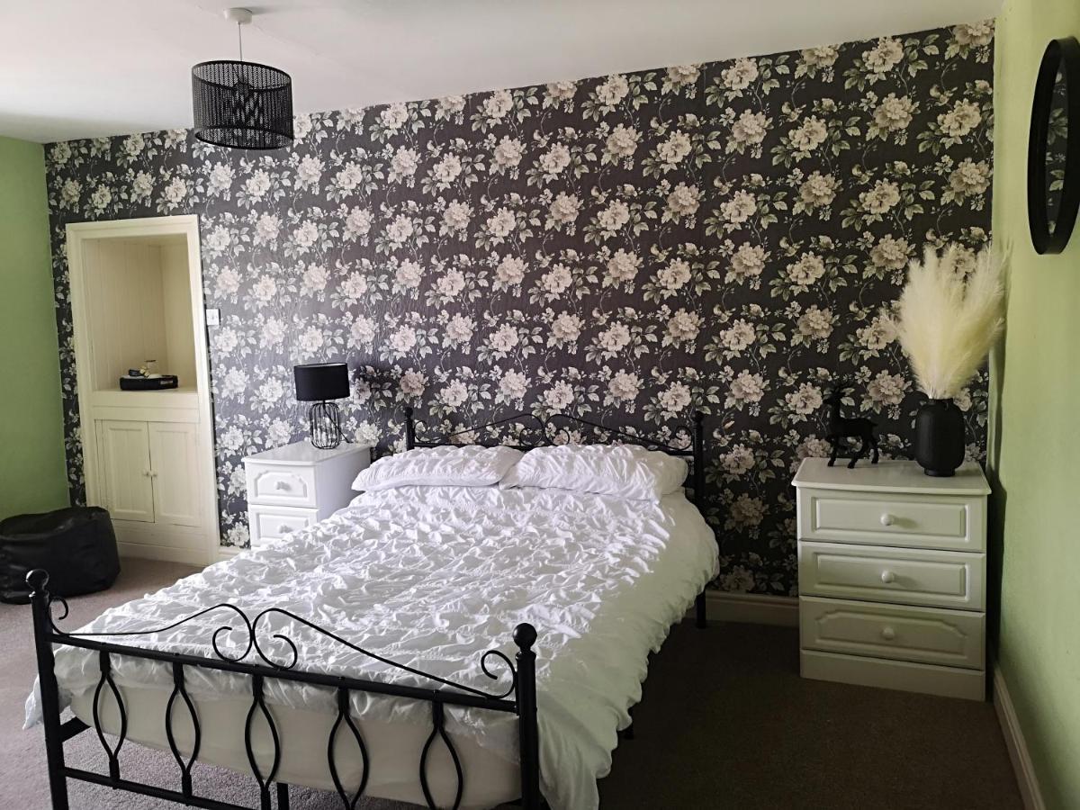 Red Lion Hotel Ystrad Meurig 외부 사진